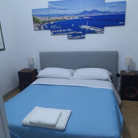 Monolocale Bed & Breakfast เนเปิลส์ ภายนอก รูปภาพ