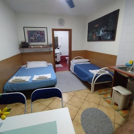 Monolocale Bed & Breakfast เนเปิลส์ ภายนอก รูปภาพ
