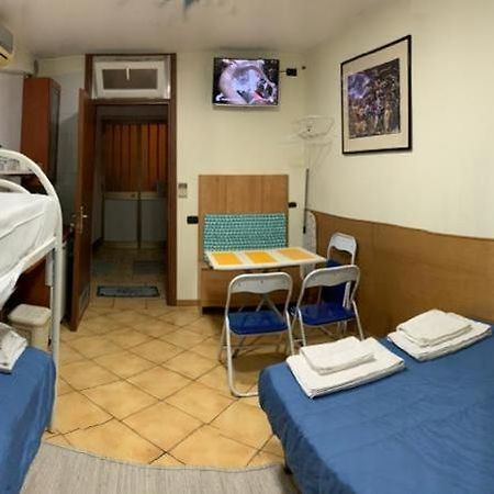 Monolocale Bed & Breakfast เนเปิลส์ ภายนอก รูปภาพ