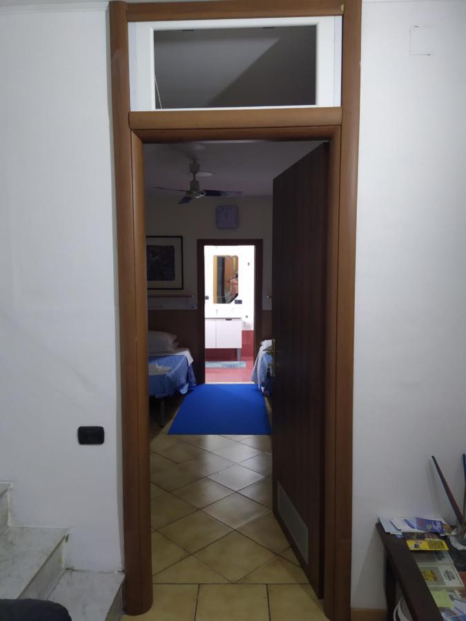 Monolocale Bed & Breakfast เนเปิลส์ ภายนอก รูปภาพ
