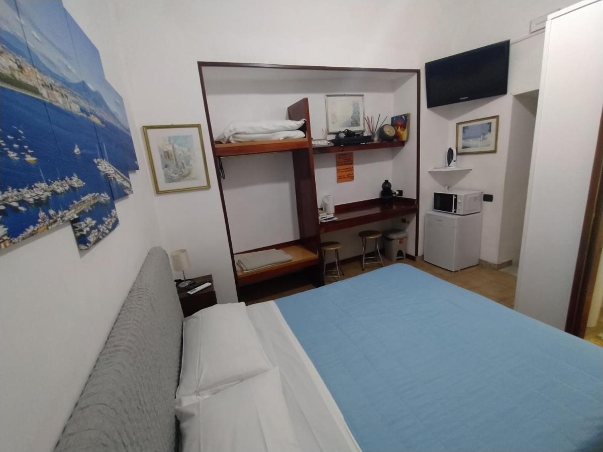 Monolocale Bed & Breakfast เนเปิลส์ ภายนอก รูปภาพ