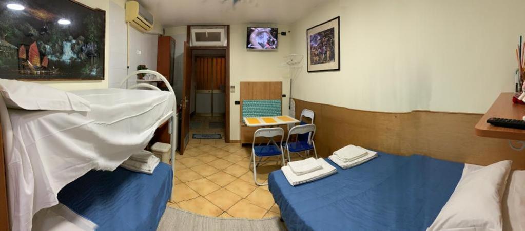 Monolocale Bed & Breakfast เนเปิลส์ ภายนอก รูปภาพ